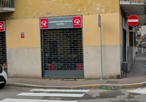 Tensione in via Zara a Magenta: uomo nudo tenta di appiccare il fuoco a una lavanderia Tensione in via Zara a Magenta: uomo nudo tenta di appiccare il fuoco a una lavanderia