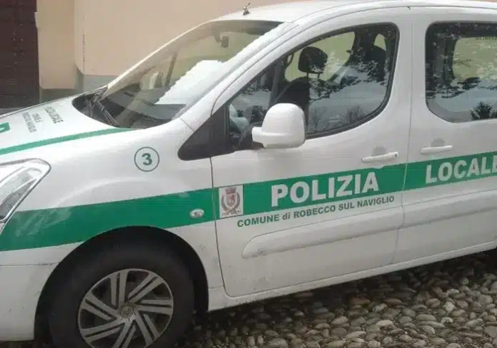 Robecco sul Naviglio, auto rubata e documenti sospetti: maxi sequestro della Polizia locale