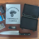 Lite al bar degenera spunta un coltello e viene sparato un colpo di pistola a salve. Denunciati due uomini Lite al bar degenera spunta un coltello e viene sparato un colpo di pistola a salve. Denunciati due uomini