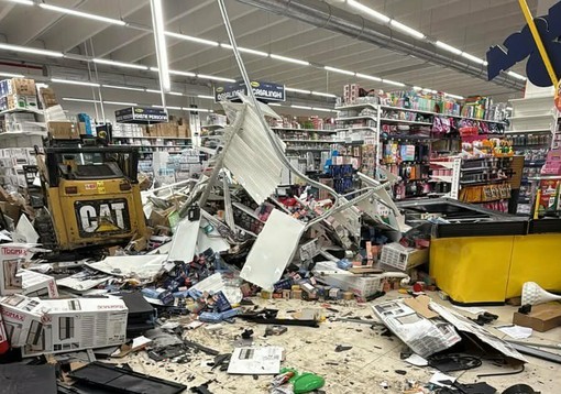 Abbiategrasso: raid notturno da Maurys, devastazione e indagini in corso