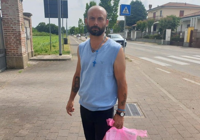 Magenta, la storia di Massimo: “Sono in disgrazia, dormo sotto i portici e fatico perfino a mangiare”