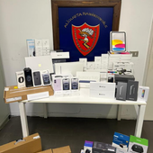 Vigevano, borsoni pieni di dispositivi informatici: due persone denunciate dai carabinieri per ricettazione Vigevano, borsoni pieni di dispositivi informatici: due persone denunciate dai carabinieri per ricettazione