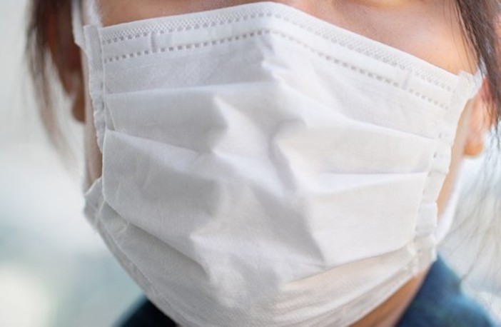 Lombardia, mascherine ancora obbligatorie all'aperto se non c'è distanziamento fisico Lombardia, mascherine ancora obbligatorie all'aperto se non c'è distanziamento fisico