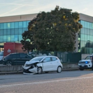 Scontro tra due auto nella zona industriale di Magenta: tre feriti al pronto soccorso