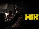&quot;Mike&quot; vince ancora in tv. La miniserie conquista il pubblico (ed emoziona la moglie)