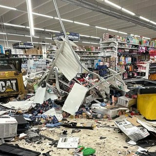 Abbiategrasso: raid notturno da Maurys, devastazione e indagini in corso