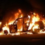 Milano: auto in fiamme a Sesto San Giovanni, il corpo carbonizzato è di un vigile del fuoco