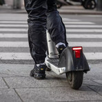 Milano, in due sul monopattino si scontrano con auto: muore ragazzo di 19 anni