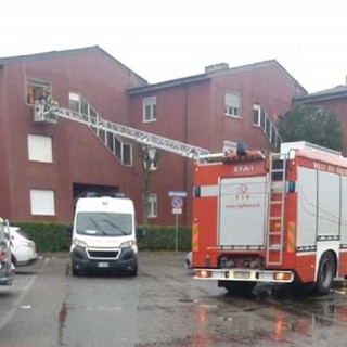 Magenta: donna non risponde ai familiari, i vigili del fuoco entrano dalla finestra Magenta: donna non risponde ai familiari, i vigili del fuoco entrano dalla finestra