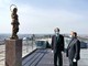 Fontana e monsignor Delpini, arcivescovo di Milano, sul Pirellone davanti a una delle Madonnine simbolo della città Fontana e monsignor Delpini, arcivescovo di Milano, sul Pirellone davanti a una delle Madonnine simbolo della città