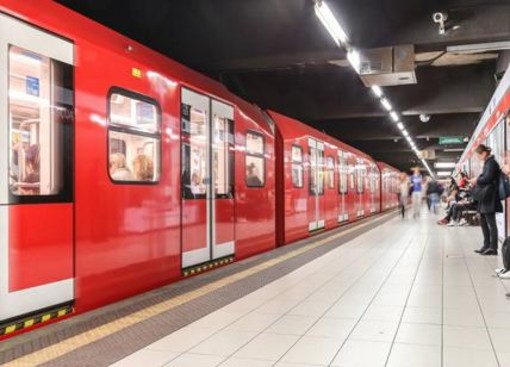 Milano e il primo giorno in zona gialla: + 5% di passeggeri e ingresso nel metro contingentati Milano e il primo giorno in zona gialla: + 5% di passeggeri e ingresso nel metro contingentati