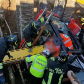 Nerviano, ruspa cade nel fosso: operaio incastrato, liberato dai Vigili del Fuoco
