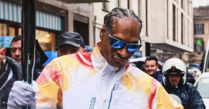 Tutti pazzi per Snoop Dogg, tedoforo a Gallarate (e al villaggio olimpico Usa)