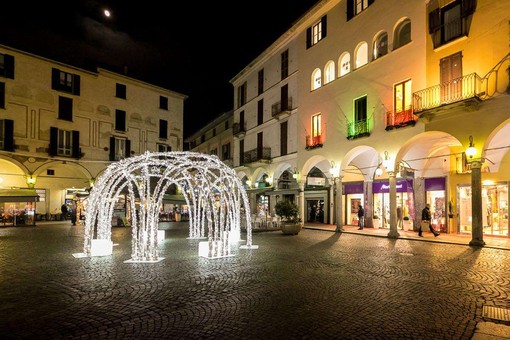 Novara: primo sabato con mascherine obbligatorie in centro Novara: primo sabato con mascherine obbligatorie in centro