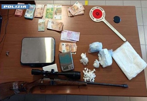 Operazione antidroga Vigevano: due arresti con sequestro di 8 etti di cocaina, oltre 5mila euro e un fucile rubato
