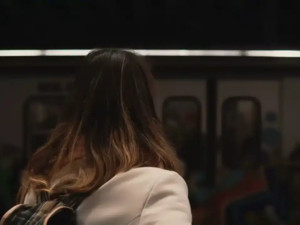 Donna molestata sul treno tra Milano e Pavia, si salva usando l’app della polizia