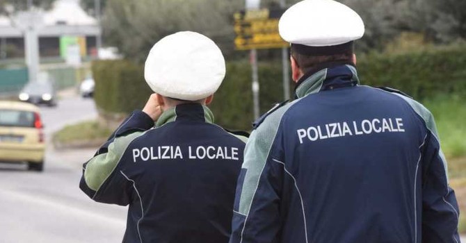 Vigevano, rinvenute due carcasse di cani: intervento della Polizia Locale e indagini della Procura Vigevano, rinvenute due carcasse di cani: intervento della Polizia Locale e indagini della Procura