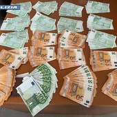 La Polizia di Stato arresta in flagranza un truffatore: sventato il raggiro del finto carabiniere ai danni di un'anziana La Polizia di Stato arresta in flagranza un truffatore: sventato il raggiro del finto carabiniere ai danni di un'anziana