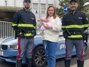 Monza, donna partorisce in autostrada