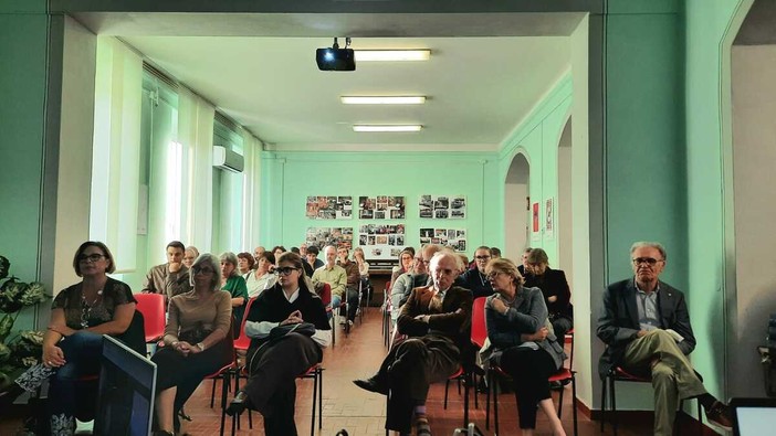 5° concorso di racconti e poesie "Per amore di scrittura" organizzato dalla biblioteca “Silvia Guerra” di Mezzana Bigli. Ecco i vincitori 5° concorso di racconti e poesie "Per amore di scrittura" organizzato dalla biblioteca “Silvia Guerra” di Mezzana Bigli. Ecco i vincitori