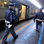 Molestie sul treno per Pavia: passeggero blocca un uomo, interviene la polizia