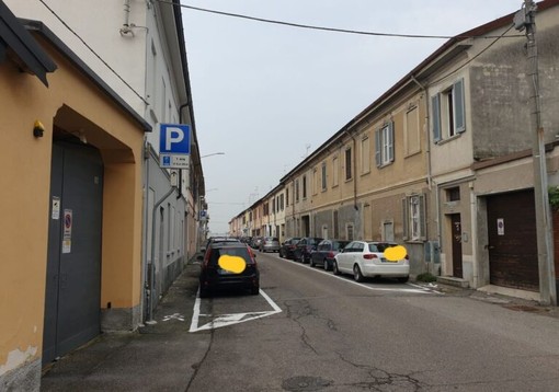 Magenta, parcheggi impossibili da trovare in zona stazione, pendolari: “Troppe vie con il disco orario” Magenta, parcheggi impossibili da trovare in zona stazione, pendolari: “Troppe vie con il disco orario”