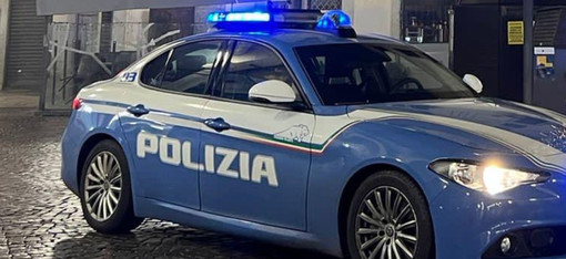 Picchia e accoltella la moglie: arrestato a Novara