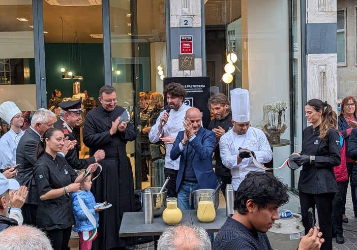 Magenta inaugura la Gelateria Pasticceria Pariani: una nuova eccellenza del gusto in città Magenta inaugura la Gelateria Pasticceria Pariani: una nuova eccellenza del gusto in città