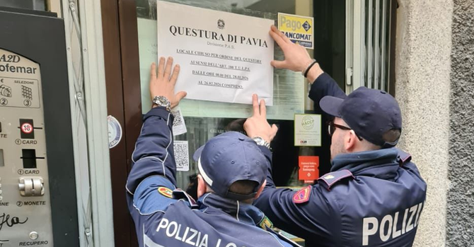 Pavia, discoteca abusiva nel seminterrato: il questore chiude un bar in centro storico per 30 giorni