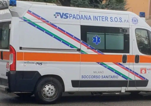 Robecco sul Naviglio: automobilista finisce contro un’auto in sosta mentre attraversa la piazza Robecco sul Naviglio: automobilista finisce contro un’auto in sosta mentre attraversa la piazza