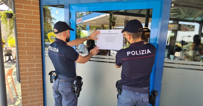 La Polizia di Stato chiude per quindici giorni un locale a Spessa Po: accertate serate danzanti senza autorizzazione e lavoratori in nero