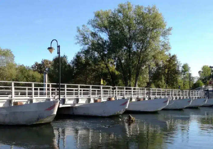 Bereguardo, al via il maxi-restyling del ponte di barche: chiusura totale fino al 21 luglio Bereguardo, al via il maxi-restyling del ponte di barche: chiusura totale fino al 21 luglio