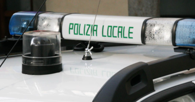 Vigevano, controlli sul territorio: individuato il responsabile di un abbandono di rifiuti. Sanzione da 600 euro