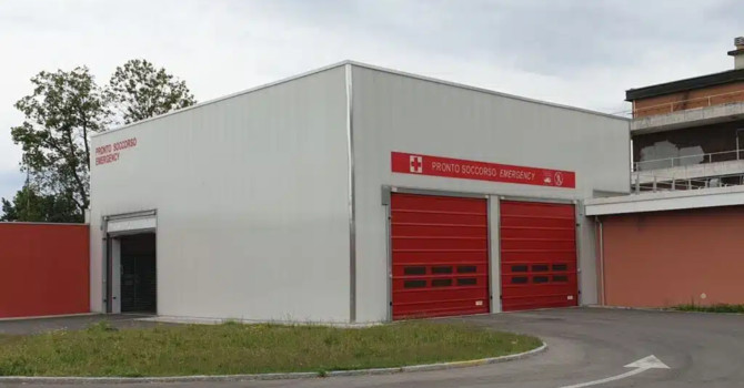 Appartamento in fiamme a Motta Visconti: quattro persone in ospedale