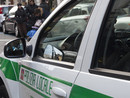 Trecate, arrestato dopo aver aggredito una donna: intervento della Polizia locale in piazza Cattaneo