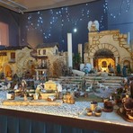 A Robecco un presepe che nasce dagli scarti e diventa meraviglia: è l’opera di Fernando De Cillis