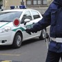 Cerano: donna in stato di alterazione in piazza Crespi, intervento della polizia locale Cerano: donna in stato di alterazione in piazza Crespi, intervento della polizia locale