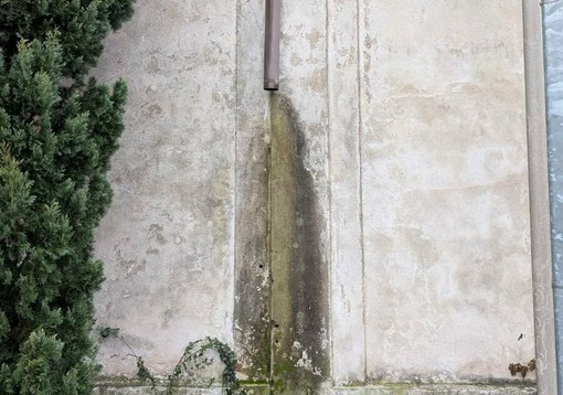 Ladri al cimitero di Magenta: spariti i pluviali esterni