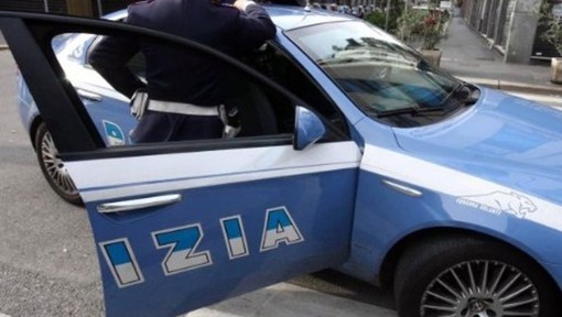 Aggressione in un bar di Novara: senzatetto arrestato dopo tentato furto e comportamento minaccioso