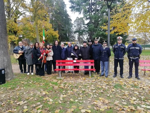 Trecate: inaugurata la panchina rossa al Parco Cicogna
