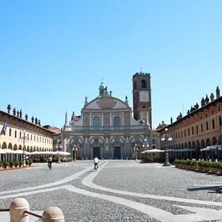 Covid, le nuove chiusure in vigore dal lunedì e non dalla domenica Covid, le nuove chiusure in vigore dal lunedì e non dalla domenica