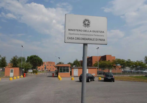 Rivolta nel carcere di Pavia, detenuti appiccano il fuoco nelle celle Rivolta nel carcere di Pavia, detenuti appiccano il fuoco nelle celle