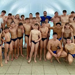 nella foto gli atleti delle 2 squadre