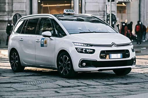 Viaggiare da Vigevano verso l’aeroporto: soluzioni pratiche per evitare imprevisti