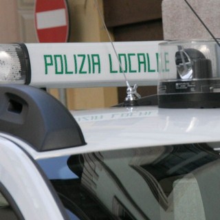 Cerano, si ribalta con l’auto in una risaia
