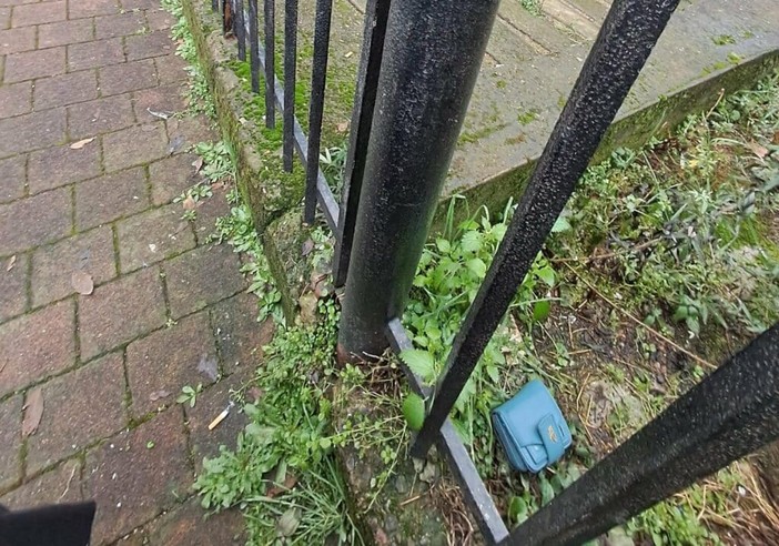 Magenta: trova documenti smarriti e li consegna alla Polizia locale, un piccolo episodio che ricorda l’importanza del senso civico