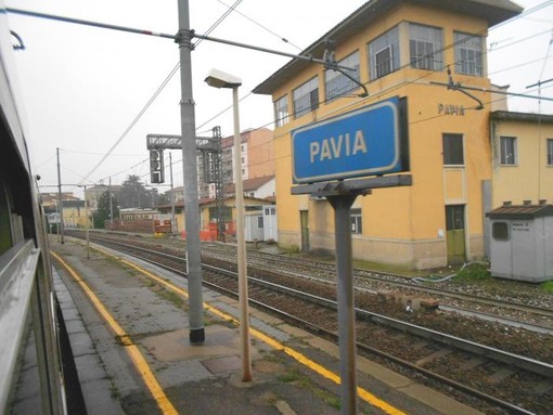 Pavia, gravissimo il 19enne investito da un treno