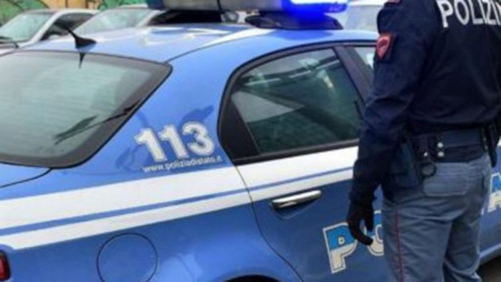 Pavia, prende a pugni uno studente e lo ferisce a un braccio per rubargli il portafoglio