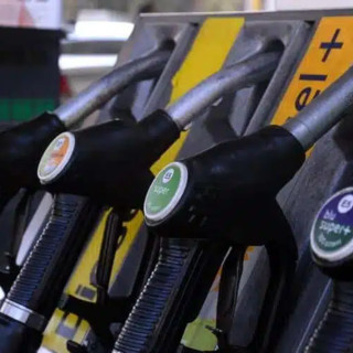 Carburanti: frode multimilionaria nel Milanese, sequestrati beni per oltre 23,5 mil di euro