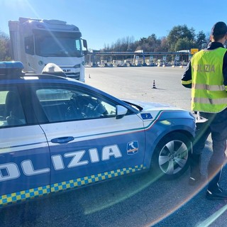 Fermato per un controllo sulla A4, scoperti 2 chili di cocaina: arrestato